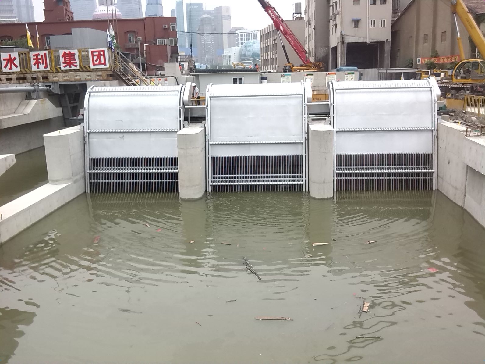 虹口泵閘通水2.jpg