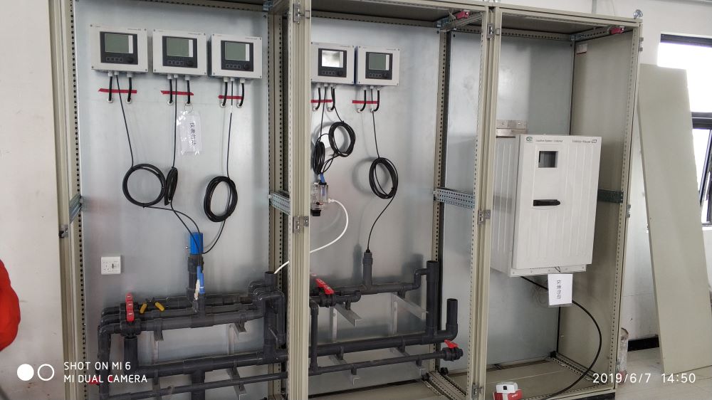 北京黃村水廠水質儀表柜.jpg